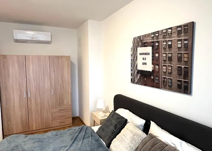 Free Parking / Brandnew With Air Condition And Balcony Apartman *