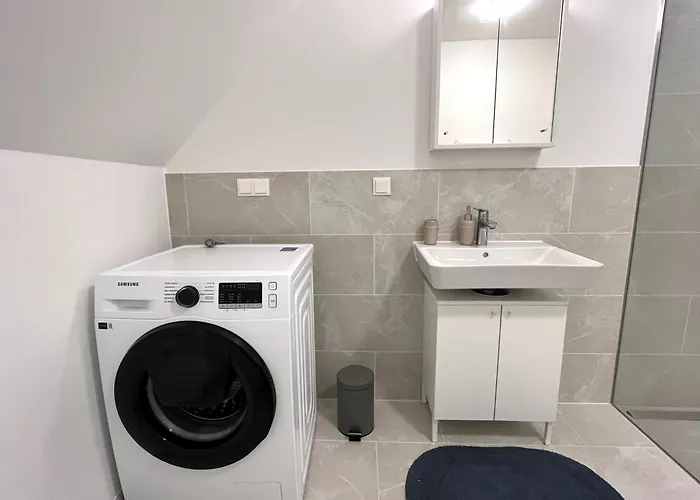 Free Parking / Brandnew With Air Condition And Balcony