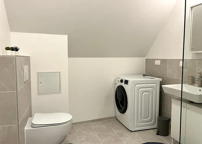 Free Parking / Brandnew With Air Condition And Balcony * Bécs